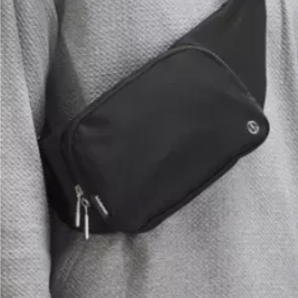 RARE Lululemon everywhere belt bag 2.5L - Picture 7 of 7